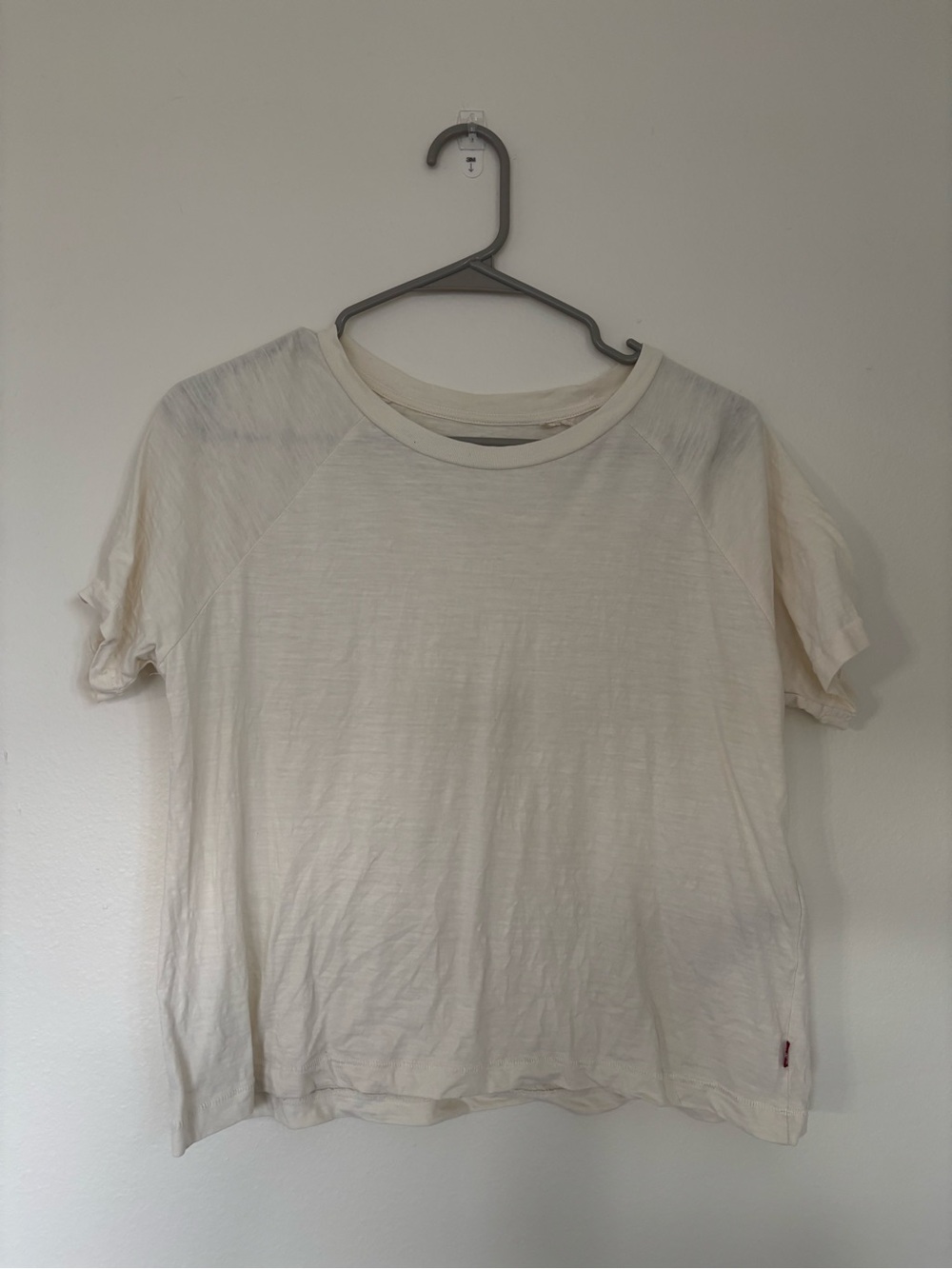 Levi's Cream Basic Cotton Cropped Tee Women’s M Dainty boho fall layering